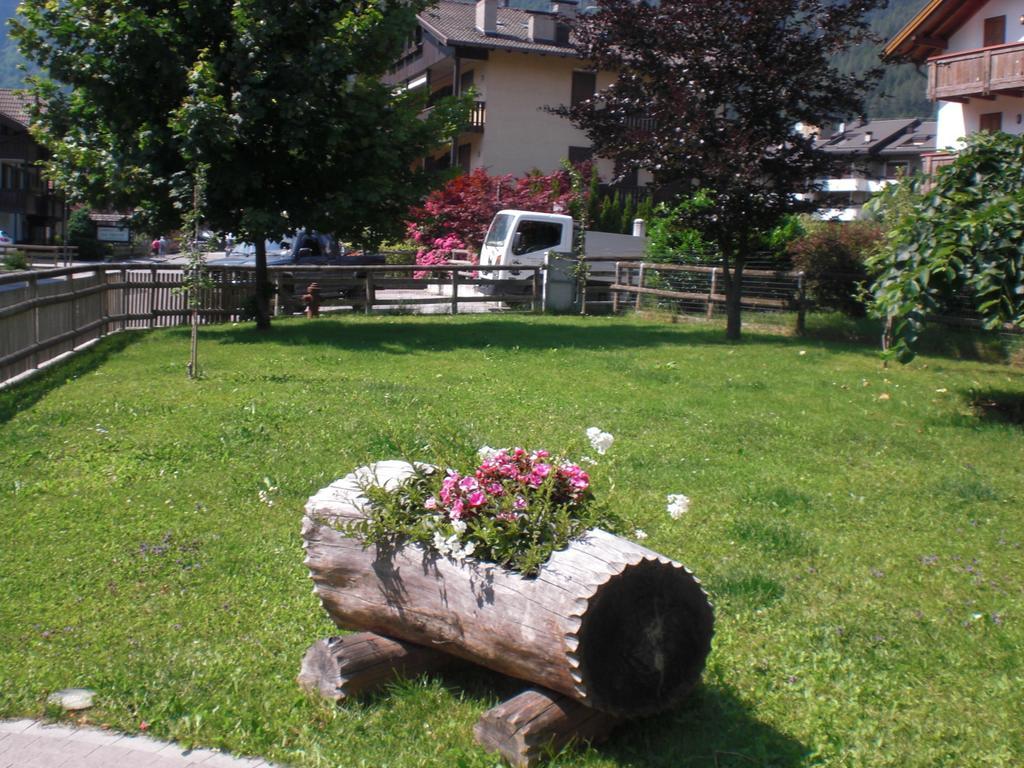 Albergo Garni Martina Carisolo Buitenkant foto