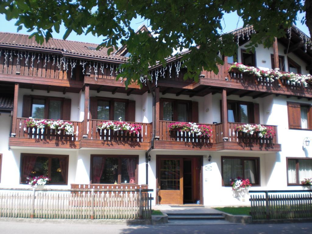 Albergo Garni Martina Carisolo Buitenkant foto