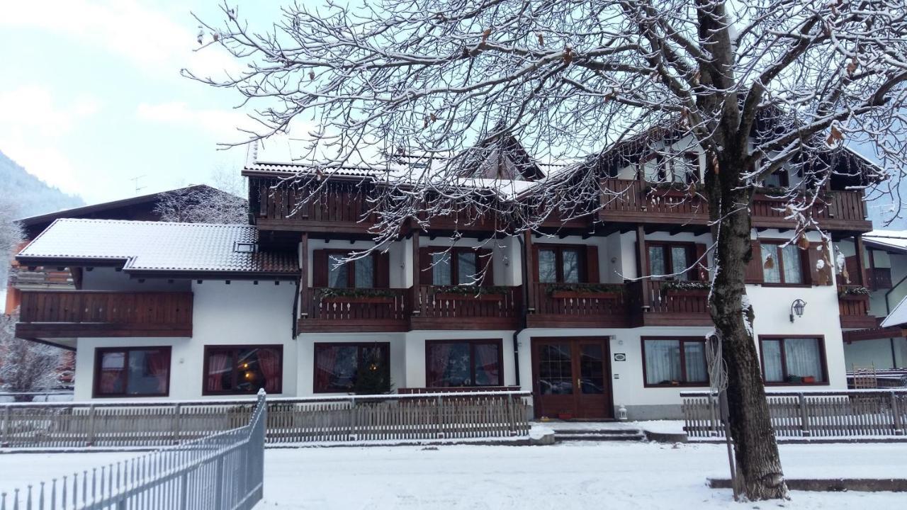 Albergo Garni Martina Carisolo Buitenkant foto